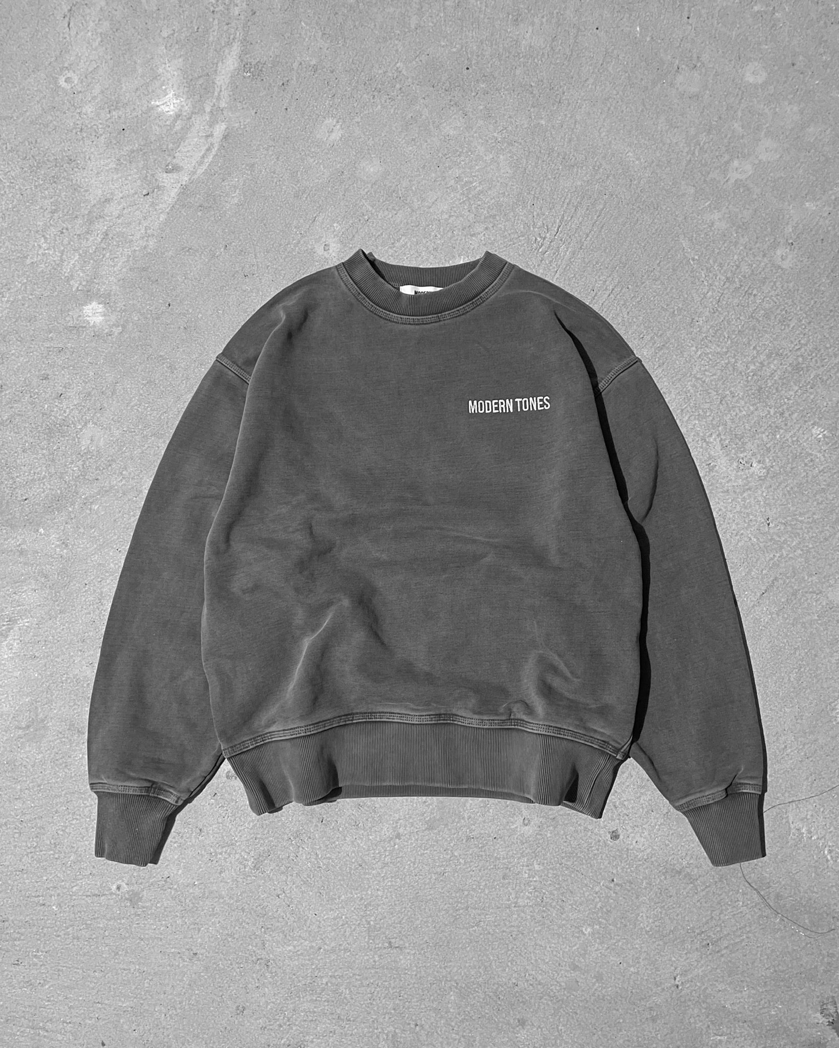 CREWNECK - WASHED BLACK